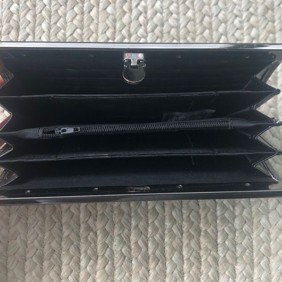 Clutch by express - Picture 2 of 2